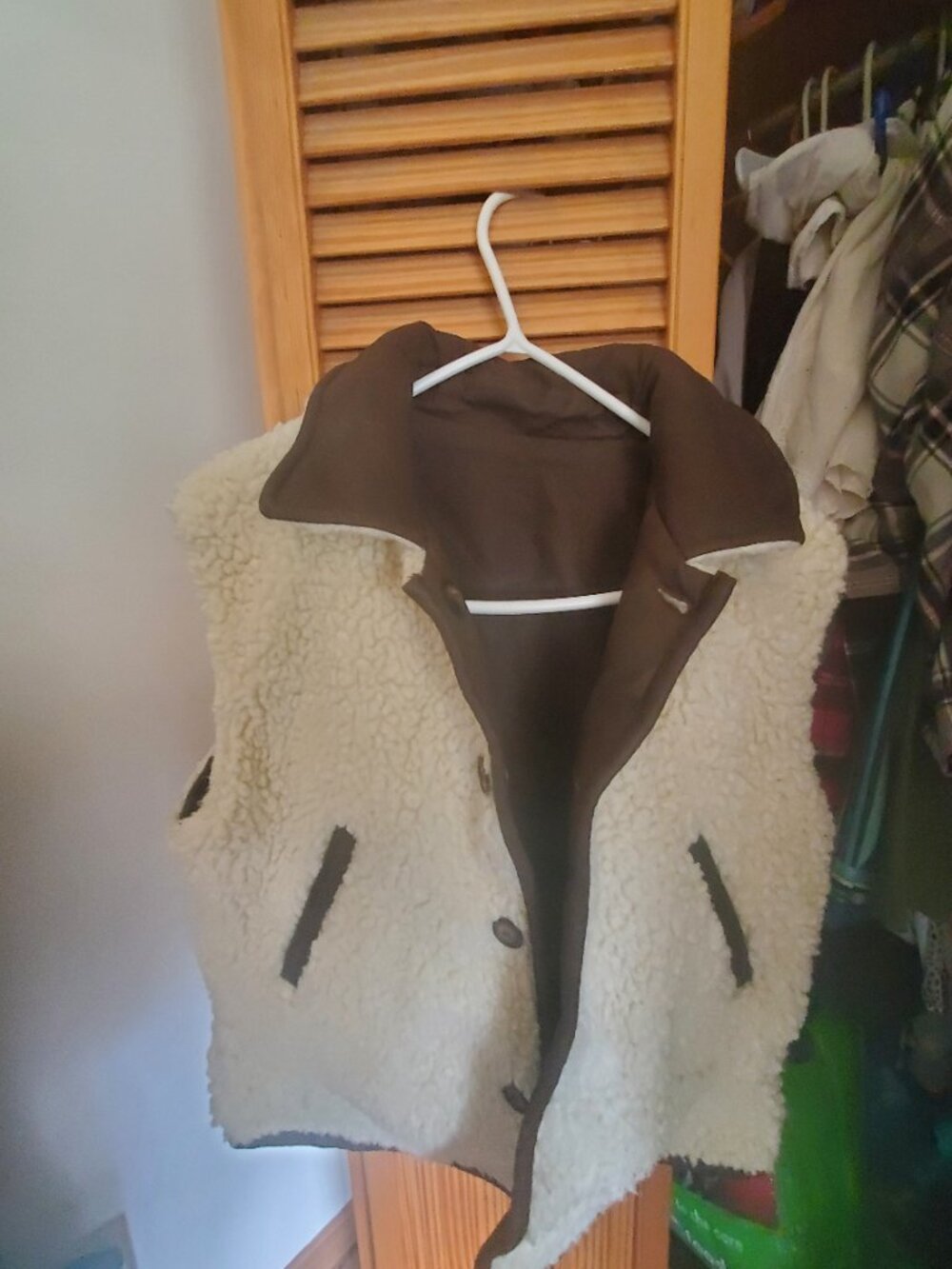 Reversible shearling vest - Picture 3 of 4
